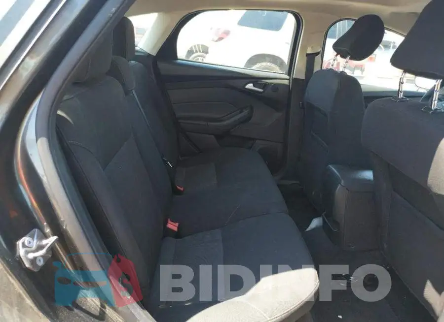 1FADP3M22HL299548 Photo# 6