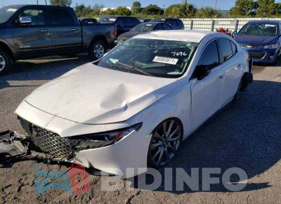 3MZBPADLXKM107696 Photo# 2