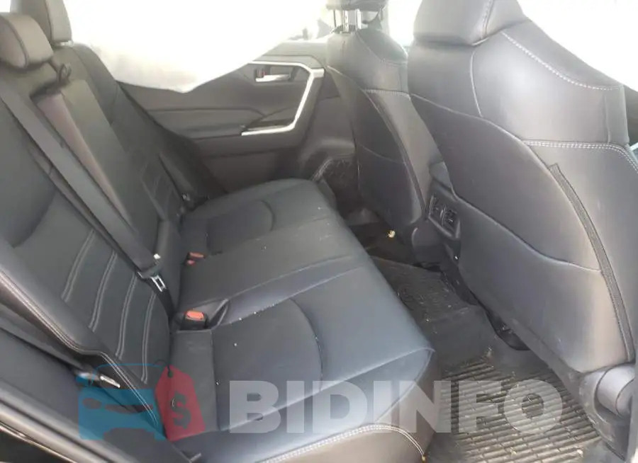 2T3C1RFV7MC129924 Photo# 6