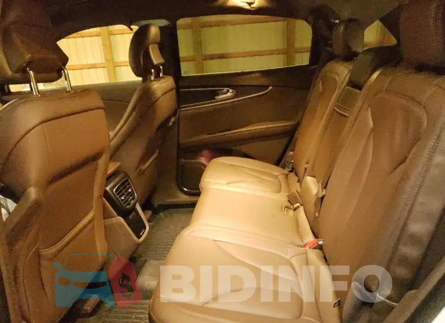 2LMPJ8LP8JBL13011 Photo# 6