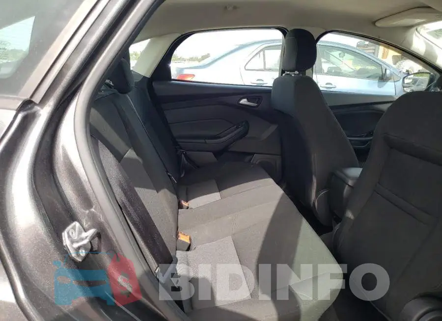 1FADP3F2XJL276487 Photo# 6