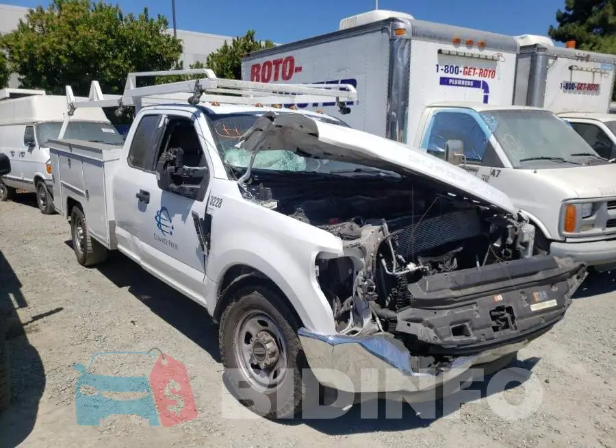 1FD8X3E69KED73228 Photo# 1