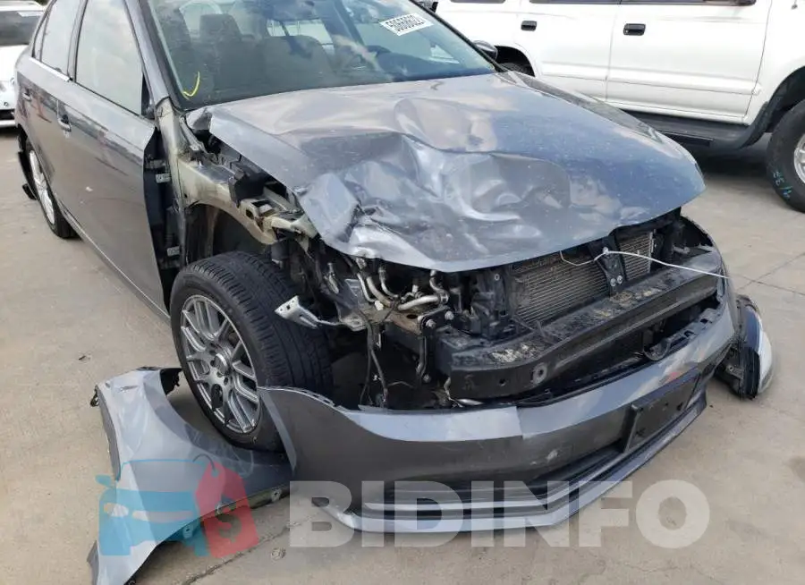 3VW2B7AJ2HM404801 Photo# 9