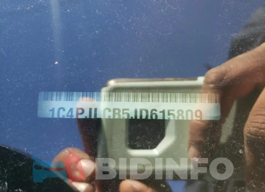 1C4PJLCB5JD615809 Photo# 10