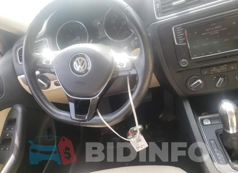 3VWDB7AJ1HM245892 Photo# 9