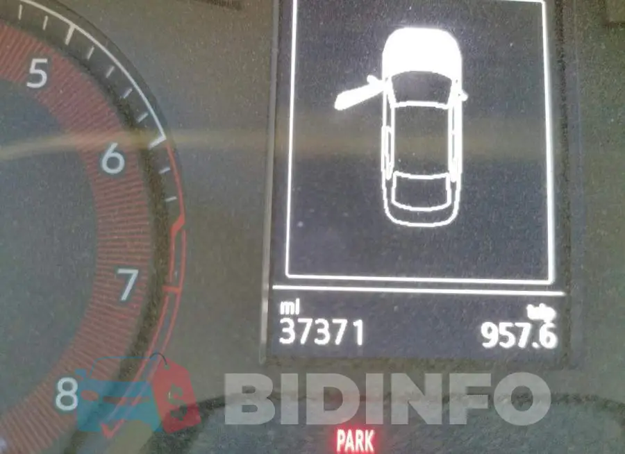 3VWC57BU7KM122813 Photo# 8