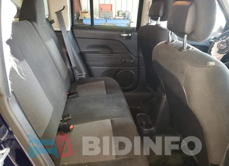 1C4NJPBBXGD562081 Photo# 6