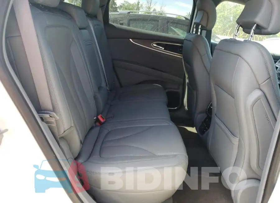 2LMPJ8LP3KBL16464 Photo# 6