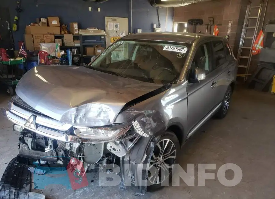 JA4AD3A35JZ015569 Photo# 2