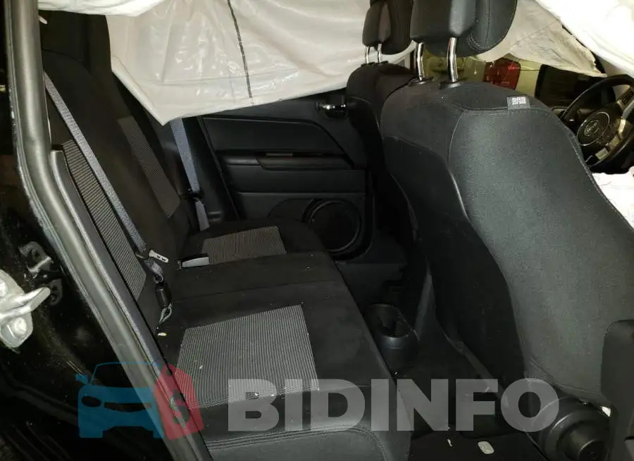 1C4NJPFB6GD784627 Photo# 6