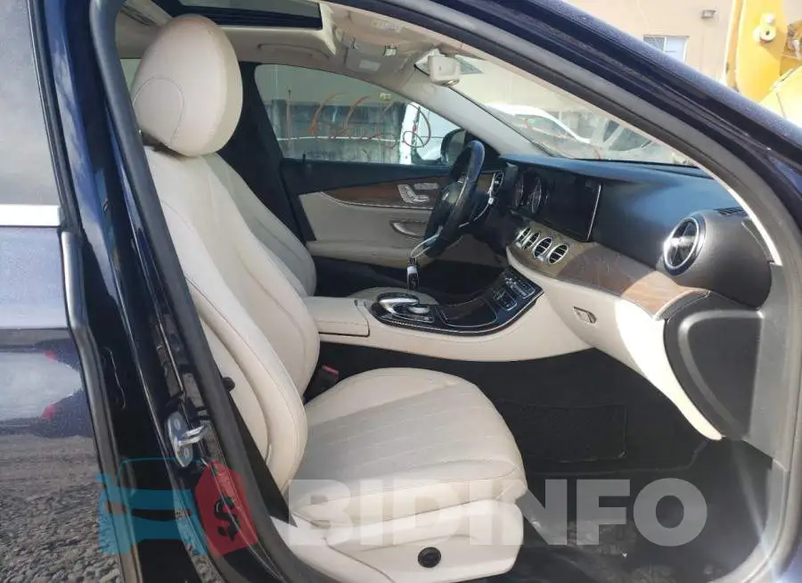 WDDZF4JB1HA272789 Photo# 5