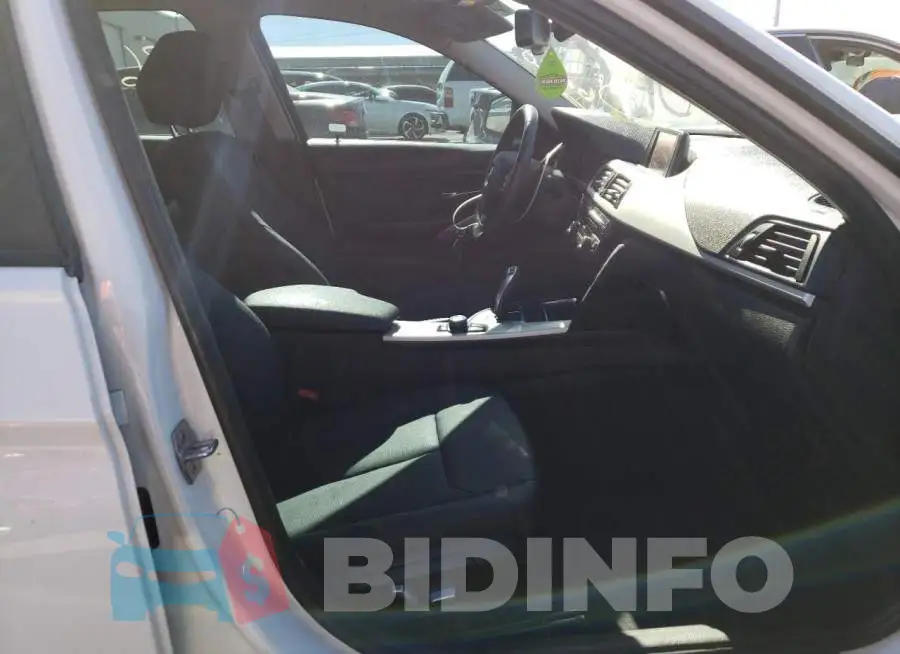 WBA8E1G52JNU92057 Photo# 5