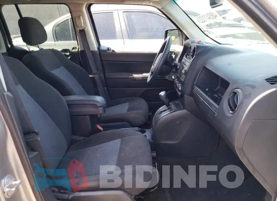 1C4NJPBB1HD202635 Photo# 5