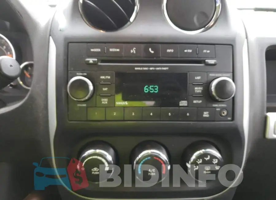 1C4NJDEB6GD708003 Photo# 9