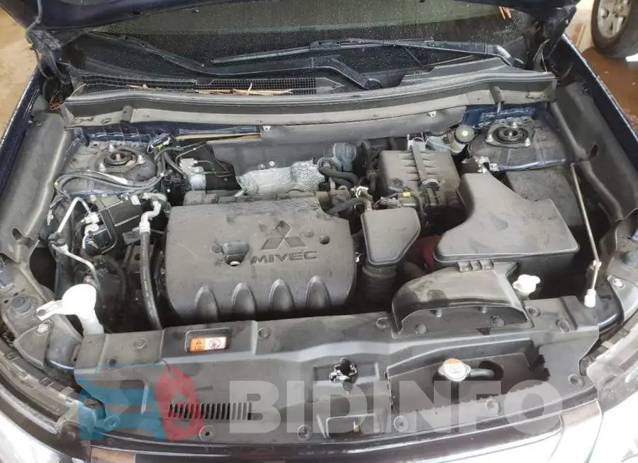 JA4AD3A38JZ068041 Photo# 7