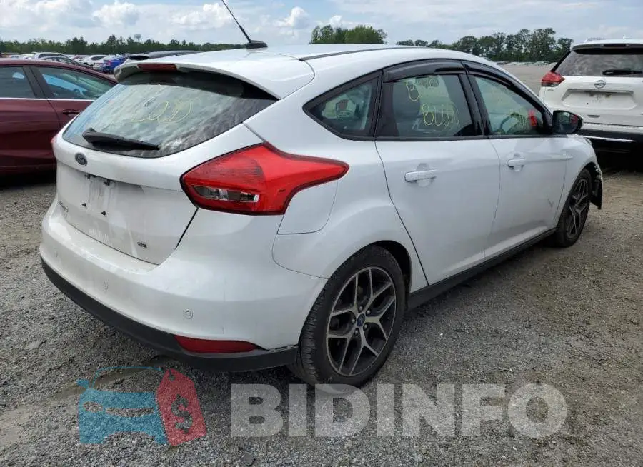 1FADP3M28JL294702 Photo# 4