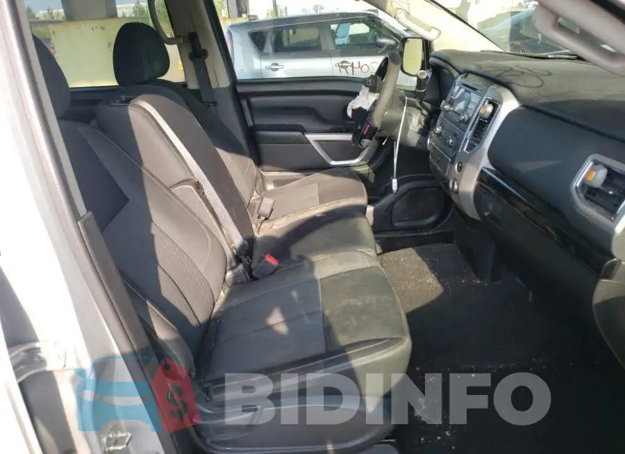 1N6AA1EK6JN531884 Photo# 5