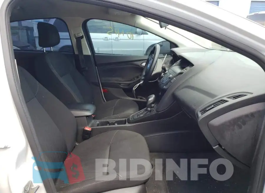 1FADP3F2XJL273511 Photo# 5