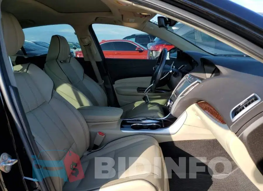 19UUB2F53JA001585 Photo# 5