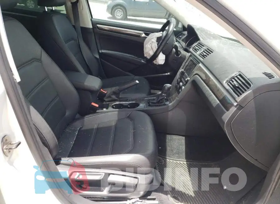 1VWBS7A36GC067616 Photo# 5