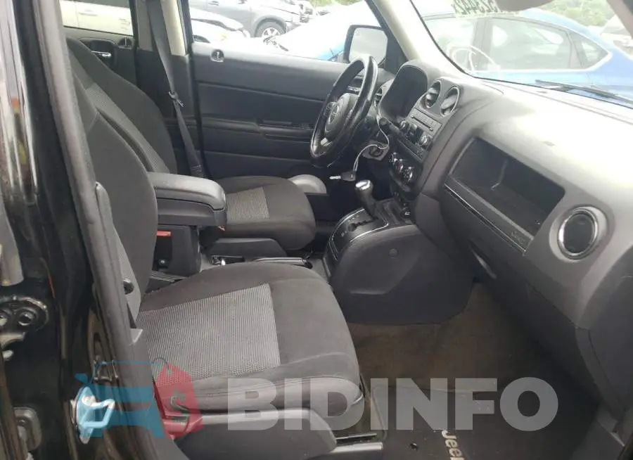1C4NJRFB7GD753141 Photo# 5