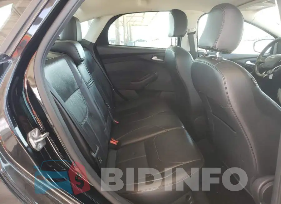 1FADP3F26GL400165 Photo# 6