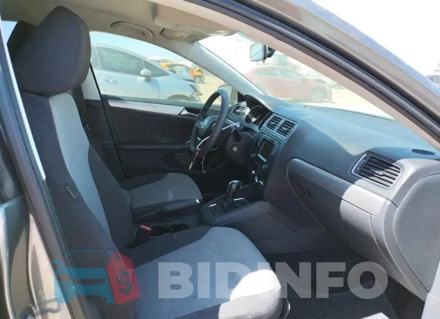 3VW2B7AJ8HM330543 Photo# 5