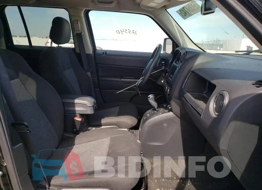 1C4NJRFB4GD506918 Photo# 5