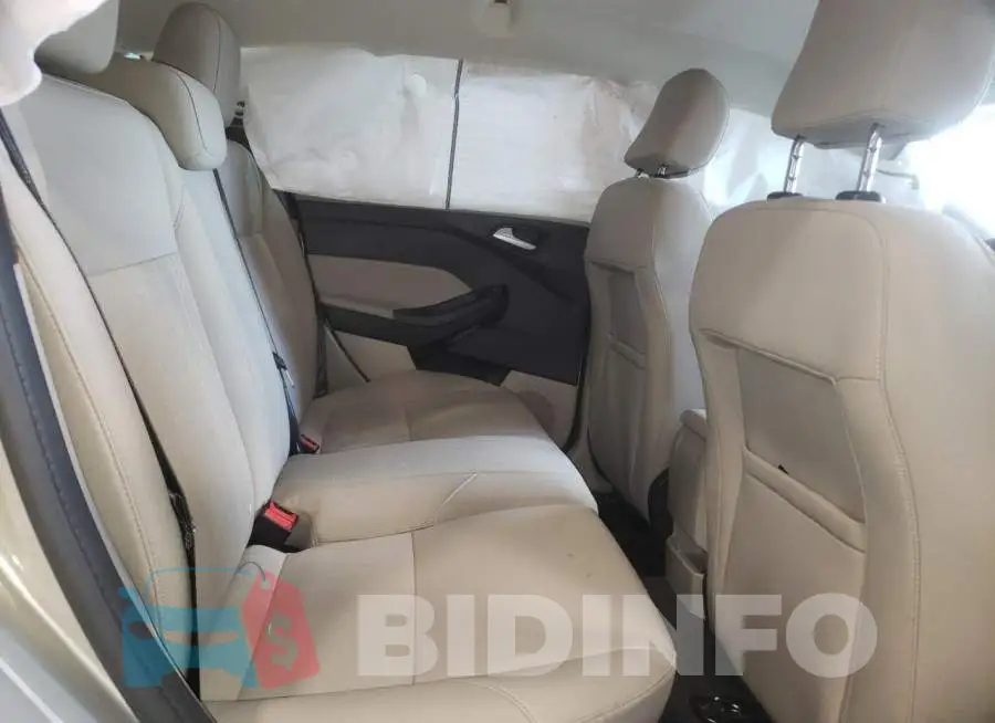 1FADP3K22GL296571 Photo# 6