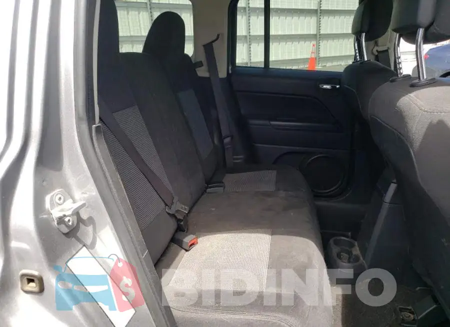 1C4NJPFBXGD620877 Photo# 6