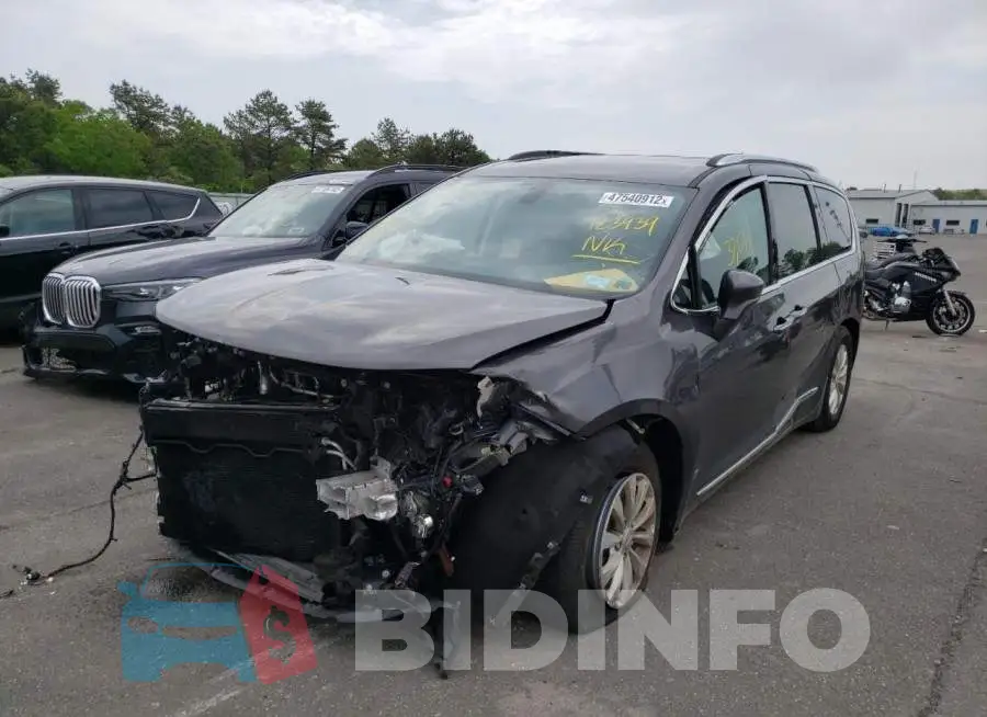 2C4RC1BGXJR123939 Photo# 2