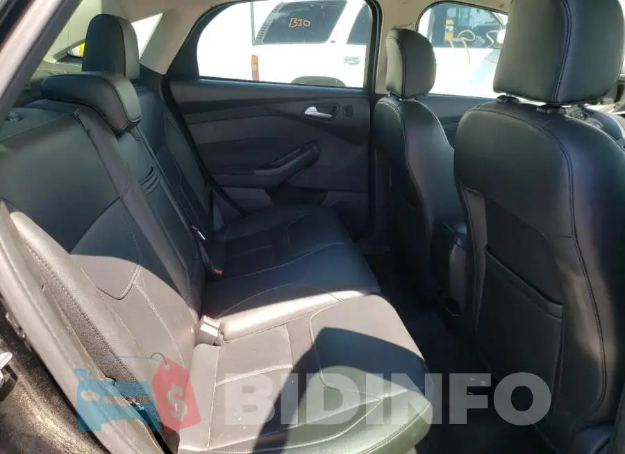 1FADP3F26GL318114 Photo# 6