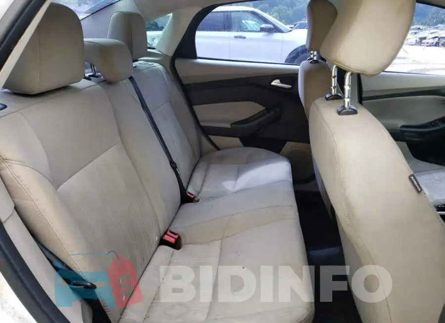 1FADP3F24GL201289 Photo# 6