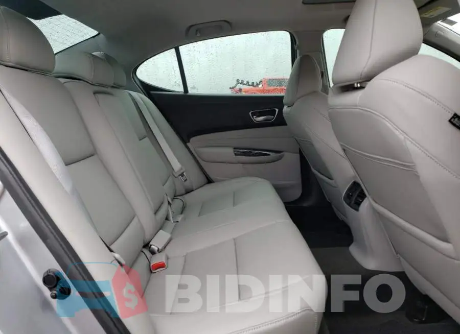 19UUB1F38JA004927 Photo# 6