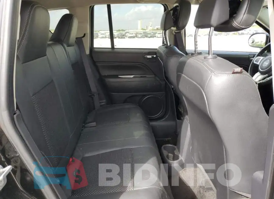 1C4NJDEB6GD598487 Photo# 6