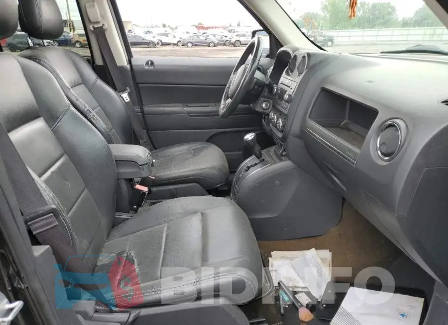 1C4NJPFA7GD659823 Photo# 5