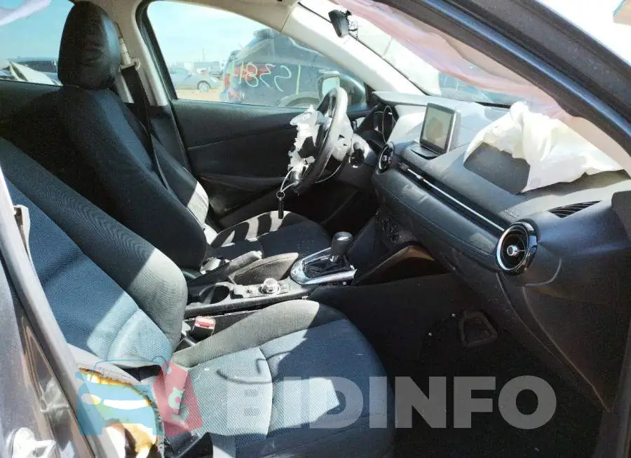 3MYDLBZV3GY109136 Photo# 5