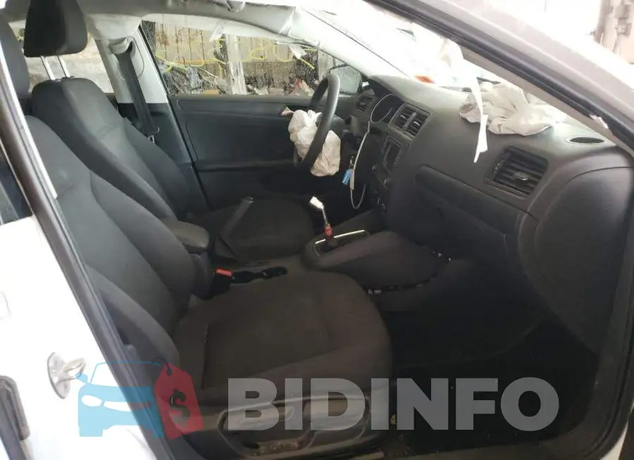3VW167AJ7GM385158 Photo# 5