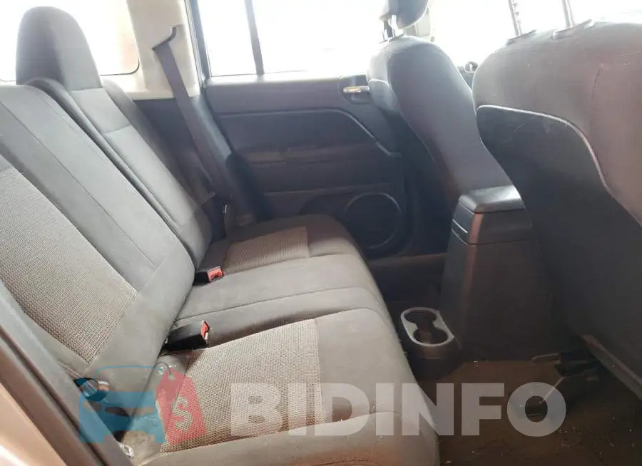 1C4NJPFA5GD738343 Photo# 6