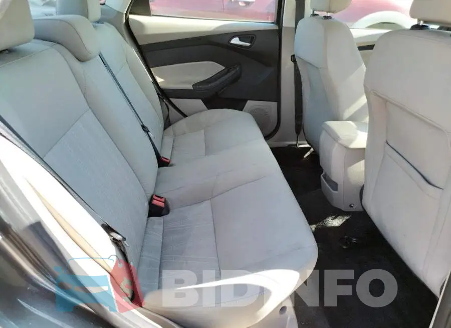 1FADP3F26JL237444 Photo# 6