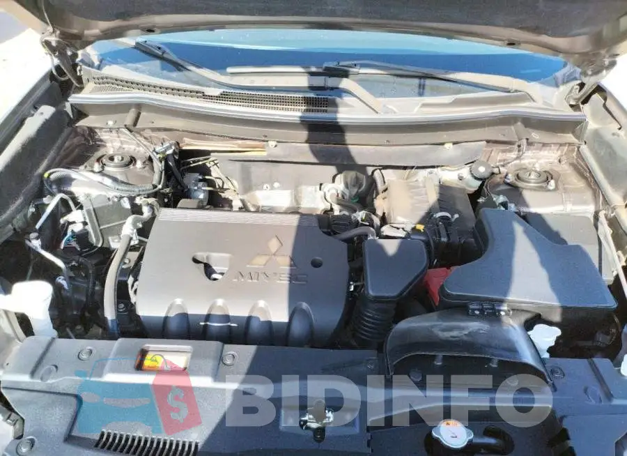 JA4AD3A38JZ009569 Photo# 7
