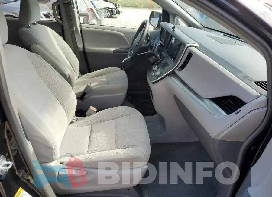 5TDZZ3DC1HS829798 Photo# 5