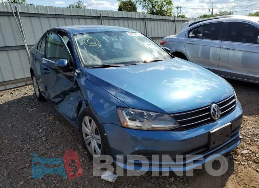 3VW2B7AJ0HM257393 Photo# 1