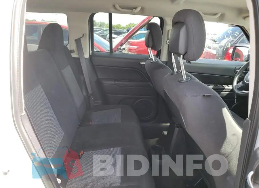 1C4NJPBB4HD120219 Photo# 6