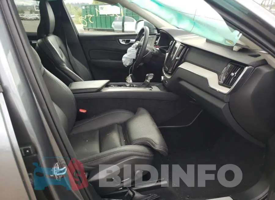 YV4102RL2M1744743 Photo# 5