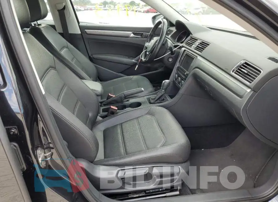 1VWDT7A3XHC085916 Photo# 5