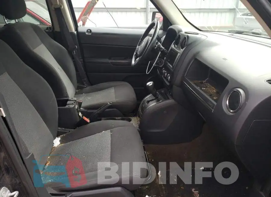 1C4NJRFB1GD671521 Photo# 5