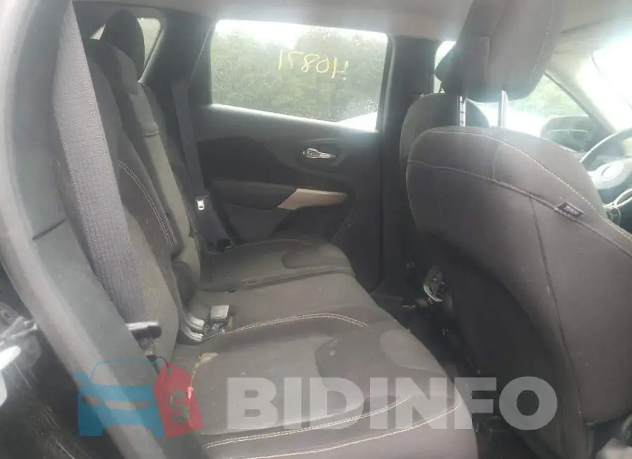 1C4PJLCB6HW566067 Photo# 6