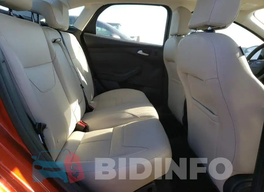 1FADP3J21JL326569 Photo# 6