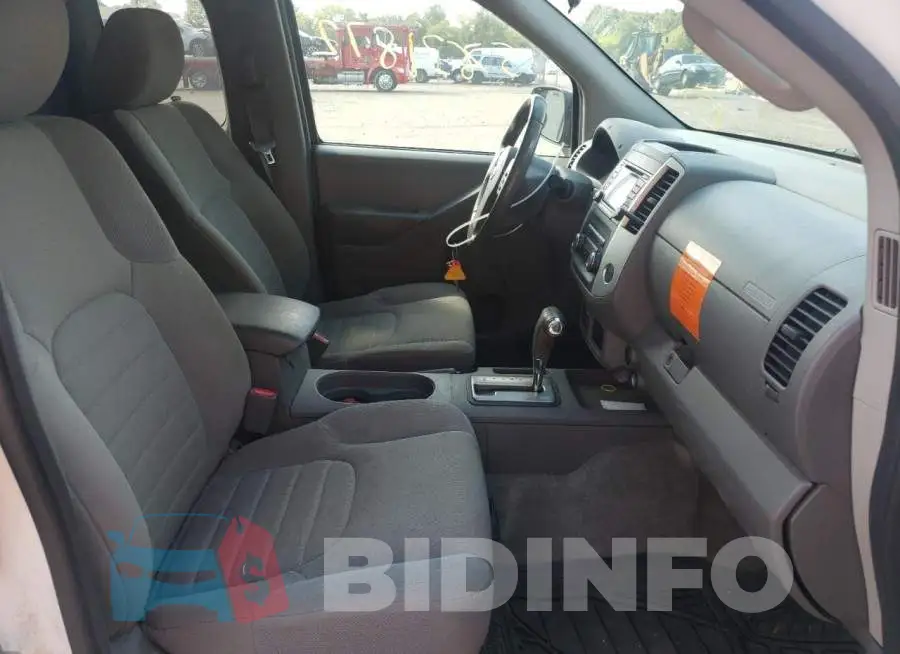 1N6BD0CT5JN715733 Photo# 5